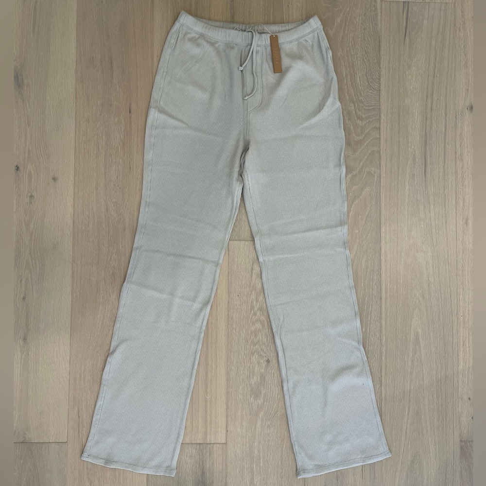 NWT SKIMS Waffle Straight Leg Pant in Stone